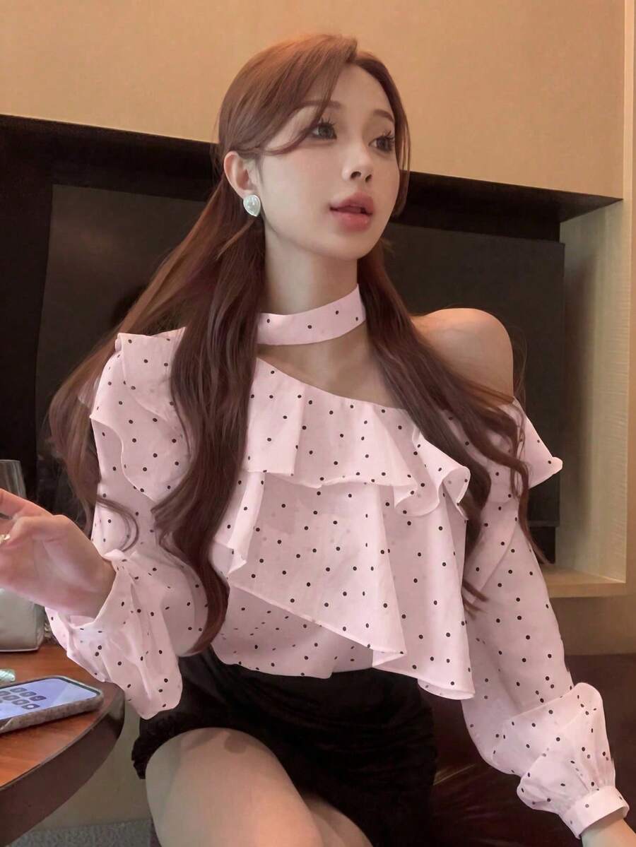 法式溫柔波點荷葉邊長袖上衣,不對稱設計,不對稱露肩掛脖女款上衣,初秋穿搭 - 粉色 - 查看 1