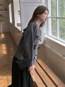 Áo cardigan len dệt kim dáng rộng tay dài cổ tròn, đính nơ, cài nút đơn, màu trơn cho mùa Thu/Đông - Bụi tím - Xem 9