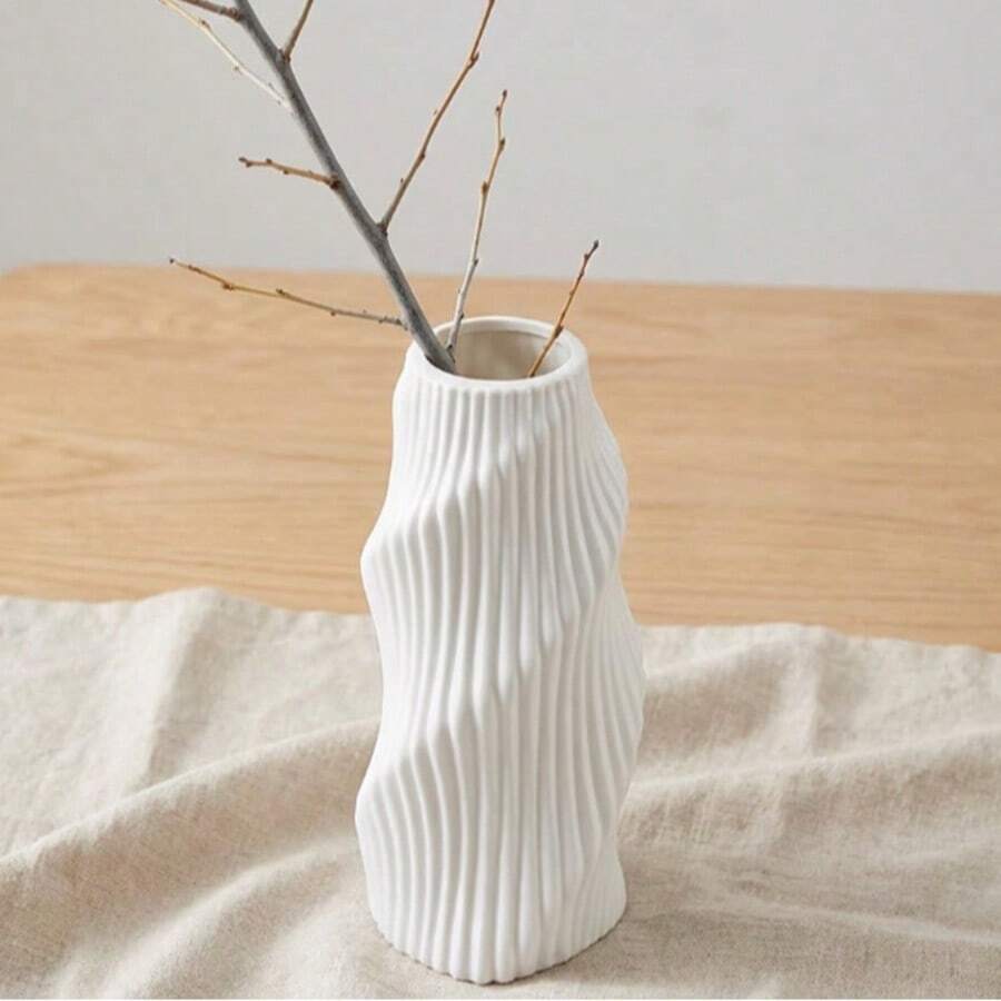1 chiếc chậu hoa nhỏ bằng nhựa màu trắng, vật dụng trang trí thiết kế sang trọng thanh lịch, phong cách độc đáo, dùng cắm hoa trang trí nhà cửa, phù hợp cho hoa giả và mục đích trang trí đơn giản, có 2 màu - A - Xem 1