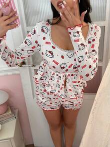 Noctvar OBM Sleepwear X Hello Kitty طقم بيجامة نسائي من قطعتين بأكمام طويلة وشورت، مزين بطبعة "هيلو كيتي" بالكامل؛ يتميز بتفاصيل مكشكشة مع حواف من الدانتيل؛ ناعم ومريح. - أبيض - مشاهدة 2