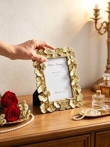 1pc European Style Gold Ginkgo Leaf Decorative Photo Frame, Horizontal/Vertical Use, Includes 1 Random Insert Paper, Ginkgo Carved Resin Desktop Frame, Vanity Photo Frame, Gilded Tabletop Frame, Cream Style Photo Frame Decor, Suitable For Photo Display Home Decor, Wedding Photo Frame, Portrait Frame, Soft Furnishing Frame, Studio Photo Frame, Housewarming Gift Photo Frame - Gold - View 9