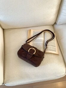 حقيبة يد صغيرة للنساء بغطاء، حقيبة مربعة مزينة بإبزيم معدني عصري، حقيبة كتف وكروس بودي - بني داكن - مشاهدة 5