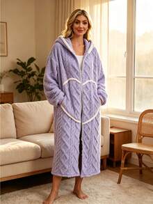 Heart Pattern Women's Hooded Zipper Blanket, Casual Blanket, Sleeping Bag And Camping Bedding, Soft Warm Plush Home Bathrobe, Multi-Functional Wearable Blanket, Thickened Flannel Lining With Lamb Fleece, Long Pile Texture, Suitable For Bedroom Rest And Camping Outdoor Leisure, Ideal For Cold Weather, Available In Multiple Colors: Pink, Purple, Blue, Gray, Heart Pattern - Multicolor - View 4
