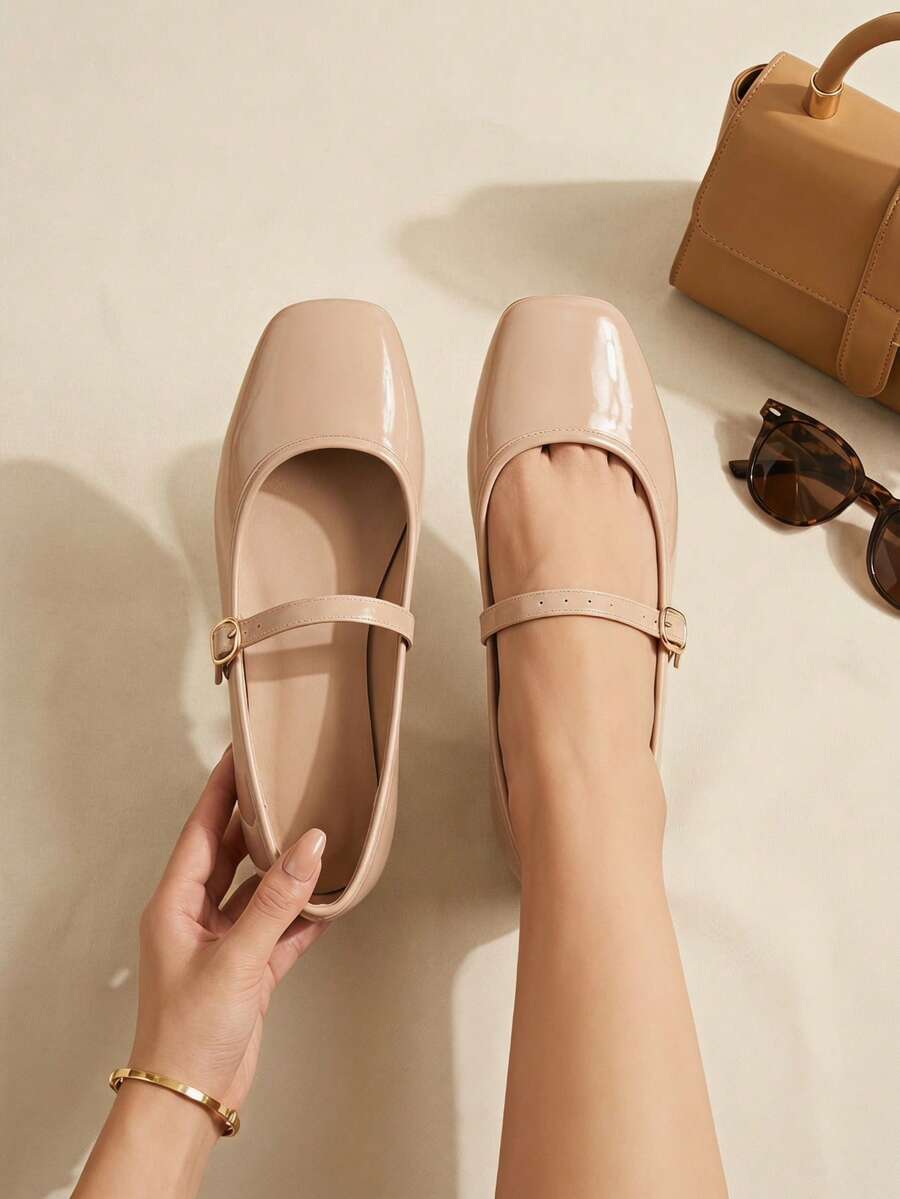 Women Flats - Makeup - View 1
