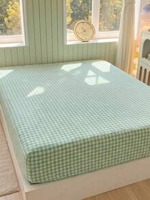 1pc Matcha Green Simple Plaid Milk Velvet Fitted Sheet, Warm Fluffy Elastic Mattress Protector, Winter Bedding - Mint Green - View 5
