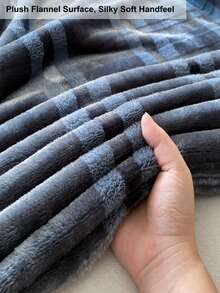 3-Layer Flannel Fleece Blanket, Thickened Warm Skin-Friendly Soft Throw, Suitable For Sofa, Bed, Nap, Car, Camping, Holiday Gift, Hotel And Bedroom Decor - Dark Grey - View 5
