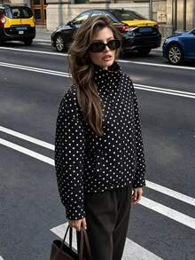 Jaket Pendek Kasual Wanita Model Vintage Warna Hitam dengan Motif Polkadot, Tali Serut, Bahu Jatuh, Potongan Longgar, Cocok untuk Perjalanan Sehari-hari - Hitam dan Putih - View 2