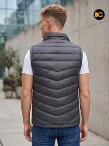 Chaleco Acolchado para Hombre con Forro Tipo Borrega, Cierre Frontal, Bolsillos con Cierre y Cuello Alto, Ligero y Cálido para Uso Casual, Urbano, Viaje y Exterior Diario. Big City - Gris Oscuro - Ver 3