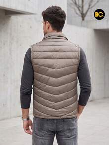 Chaleco Acolchado para Hombre con Forro Tipo Borrega, Cierre Frontal, Bolsillos con Cierre y Cuello Alto, Ligero y Cálido para Uso Casual, Urbano, Viaje y Exterior Diario. Big City - Beis - Ver 4