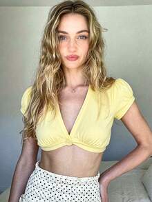 Fashionable Women's Light Yellow Deep V-Neck Crop Top, Short Puff Sleeve Knit Blouse, Suitable For Summer Wear - Light Yellow - View 7