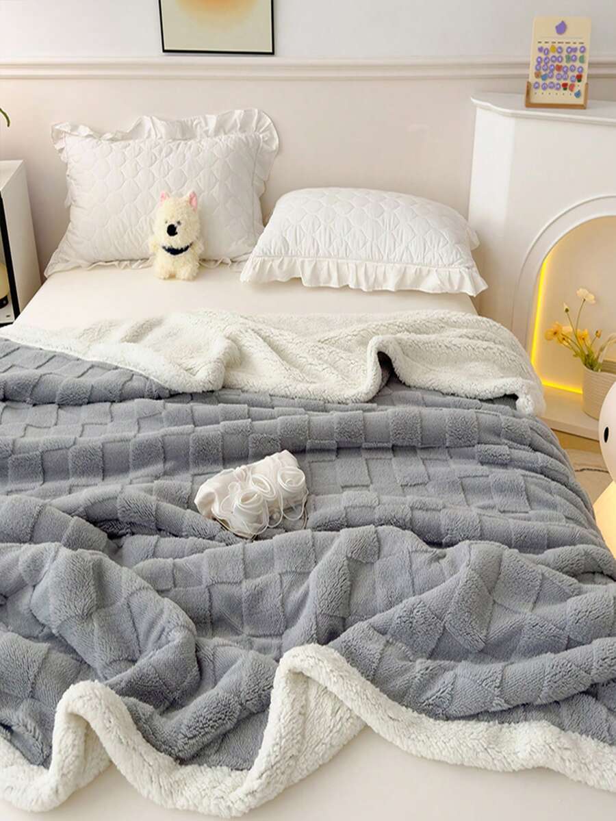 1pc Bread-Grid Fleece Cuffed Soft Skin-Friendly Bed Blanket, Suitable For Living Room And Bedroom - Light Grey - View 1