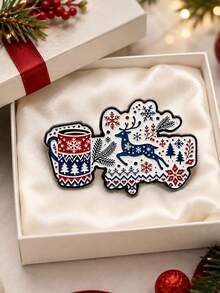 Christmas Reindeer Mug Shaped Brooch With Snowflake And Pine Tree Pattern, Clothing And Bag Decorative Accessory, Holiday Atmosphere Outfit Accessory - A - View 2