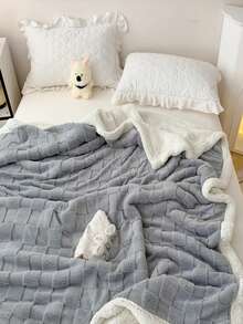 1pc Bread-Grid Fleece Cuffed Soft Skin-Friendly Bed Blanket, Suitable For Living Room And Bedroom - Light Grey - View 5