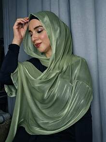 1pc Basic Solid Color Island Silk Elegant Shiny Soft Headscarf Arabic Casual Long Scarf Conservative Solid Color Headwrap Suitable For Daily Use - Green - View 3