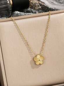 1pc Minimalist Elegant Stainless Steel Textured Five-Petal Flower Necklace For Women, Daily Wear, Gift - Five-leaf Flower Necklace - View 3