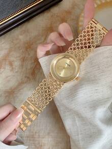 1件金色大圓盤鏤空錶盤寬錶帶極簡風水鑽刻度優雅女款石英手錶，適合日常配戴與聚會 - 金色 - 查看 2