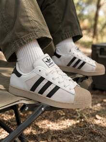 Adidas Originals 男款與女款 SUPERSTAR II 輕量舒適復古拼色貝殼頭休閒運動鞋 KJ9947 - 亮白/一號黑/淺卡其棕 - 查看 1