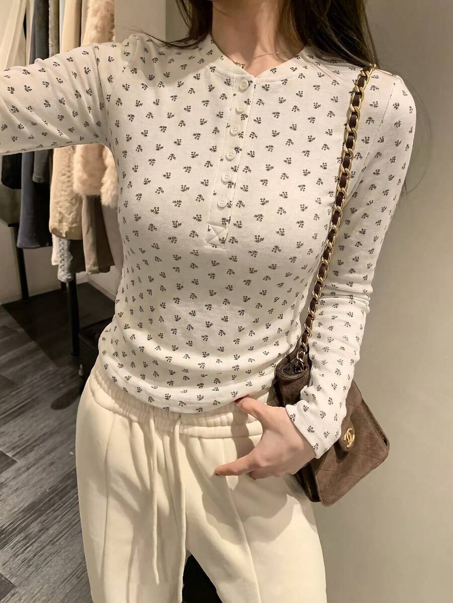 女款韓式亨利領鈕扣碎花長袖針織打底上衣,秋季襯衫 - 米白色 - 查看 1