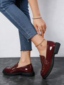 2026 New Plus Size Women's Round Toe Glossy Crocodile Embossed Vintage Commute Low Heel Loafers - Burgundy - View 9