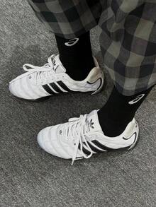 adidas 柔軟舒適賽車鞋 防滑耐磨 包覆性 低筒休閒鞋 男女同款 灰色 - 灰色 - 查看 1