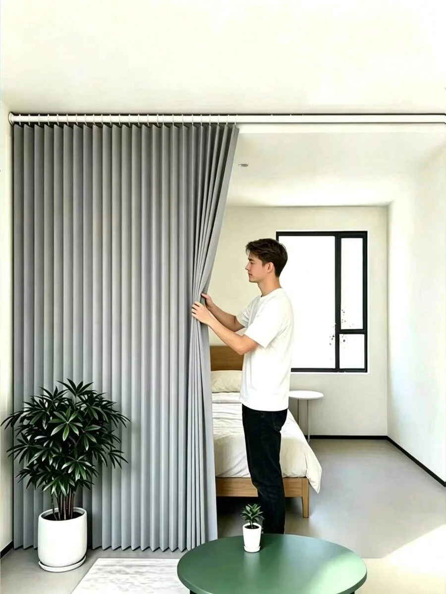 Tirai tebal terbuat dari bahan tahan air dan tahan jamur, yang mudah dipasang. Tirai ini dapat dilipat dan diamankan dengan tali pengikat, sehingga mudah disimpan. Tirai ini ideal untuk digunakan di hotel maupun kamar mandi di rumah. - Hitam - View 1