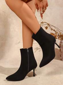 Sepatu bot ankle hak tinggi stiletto ujung runcing suede hitam murni musim gugur/musim dingin, elastis, ritsleting samping, mudah dipakai, melangsingkan dan menambah tinggi badan, gaya urban modern dan dewasa, penting untuk bepergian, kencan, dan pesta. - Hitam - View 1