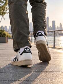 Adidas Originals 男款與女款 SUPERSTAR II 輕量舒適復古拼色貝殼頭休閒運動鞋 KJ9947 - 亮白/一號黑/淺卡其棕 - 查看 4