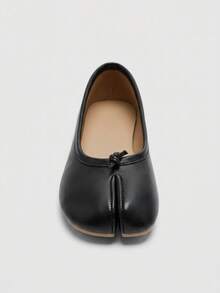 2026 New Split Toe Flat Shoes For Women, Low Vamp Soft Sole Pig Toe Shoes, Niche Design Women's Shoes - Black - View 2