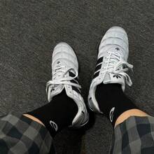 adidas 柔軟舒適賽車鞋 防滑耐磨 包覆性 低筒休閒鞋 男女同款 灰色 - 灰色 - 查看 2