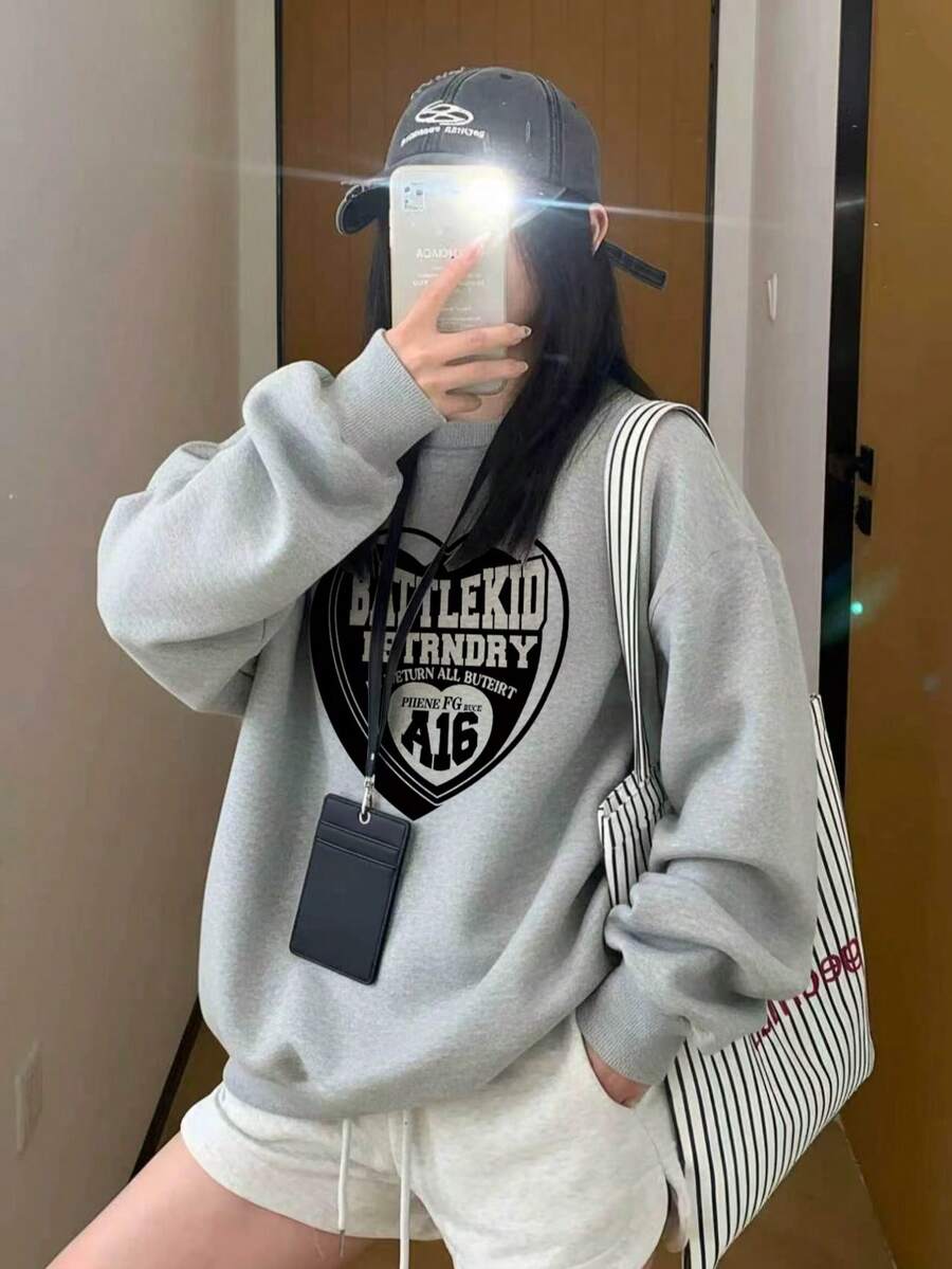 American Vintage Shield & Heart Multi-Layer English Print Crew Neck Sweatshirt, High Street Casual Drop Shoulder Long Sleeve Autumn Top - Light Grey - View 1