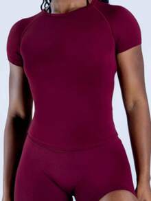 conjunto dfyne, dfyne impact, ropa sin costuras, short fruncido, short levanta gluteos, top manga corta deportivo, ropa fitness mujer, ropa para gymrat, ropa de gimnasio, conjunto deportivo - Color baya de invierno - Ver 5