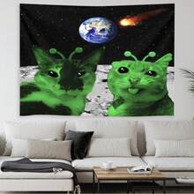 趣味外星貓太空主題掛毯，聚酯纖維牆飾掛毯；圖案描繪兩隻綠色調外星天線貓站在月球表面，背景為深色星空，伴有地球與隕石/彗星；單面印刷，適合臥室、宿舍或客廳；創意搞怪風格家居裝飾禮物 - 彩色 - 查看 5
