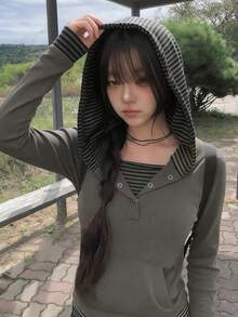 YCYC韓式秋冬條紋拼接鈕扣連帽長袖女款T恤上衣 - 灰色 - 查看 2