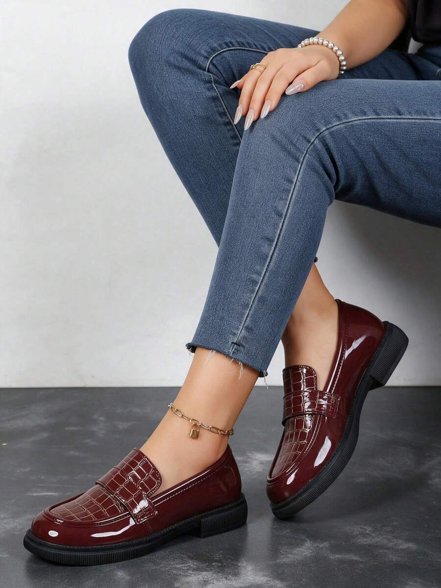 2026 New Plus Size Women's Round Toe Glossy Crocodile Embossed Vintage Commute Low Heel Loafers - Burgundy - View 1