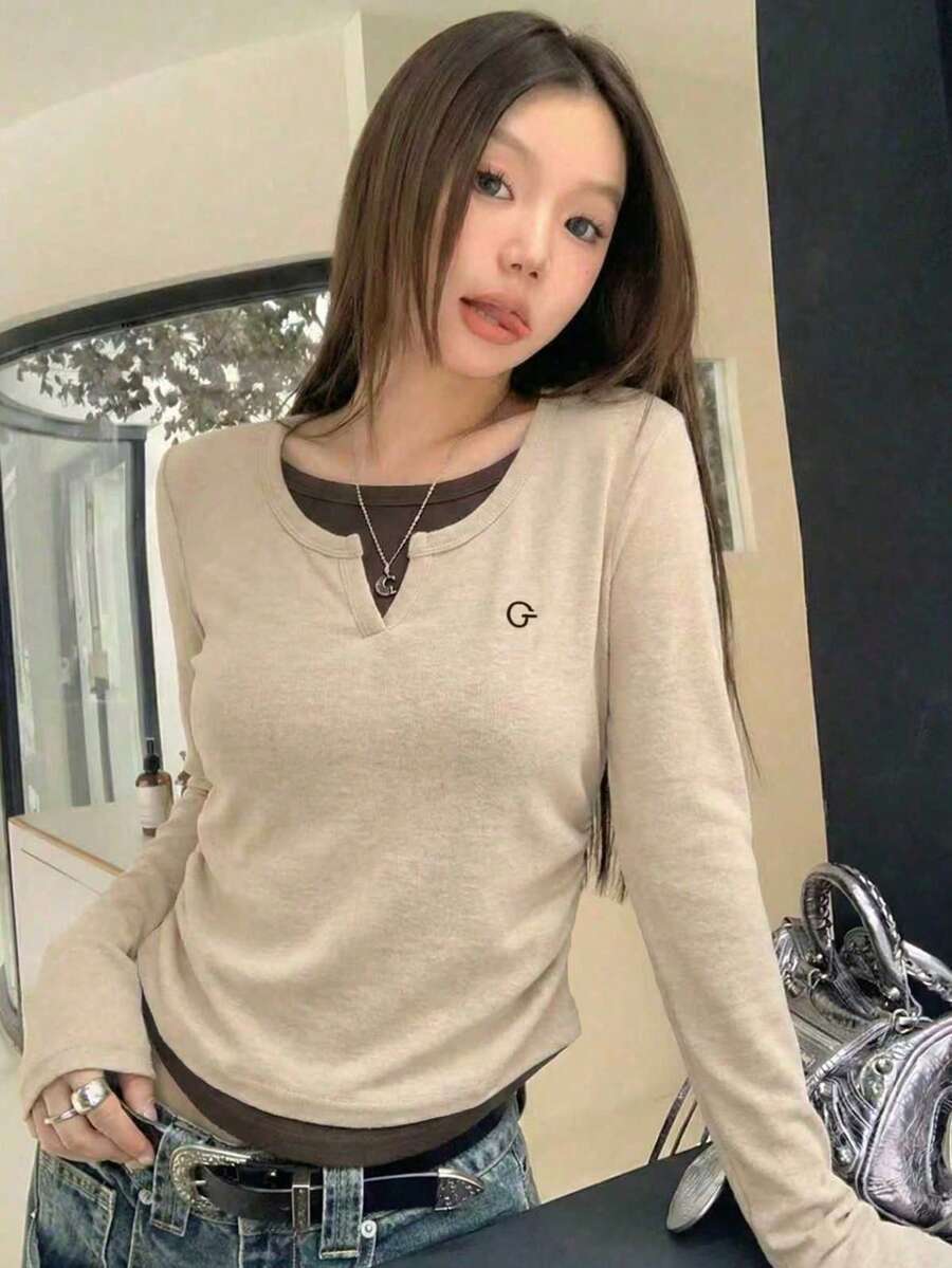美式休閒刺繡設計 2 合 1 收腰長袖 T 恤,修身顯瘦春季上衣 - 杏色 - 查看 1