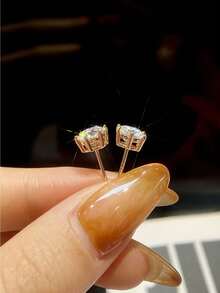 1件裝莫桑石耳釘式耳環，經典款 0.5ct 六爪設計，適合女性日常配戴與特殊場合 - 六爪莫桑耳釘 - 查看 7