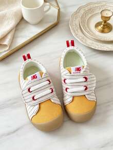 Toddler Striped Patchwork Kids' Sports Shoes, Soft Upper Fits Foot Shape, Wide Toe Design, Low-Top Style With Hook And Loop Closure, Red Pull Tab On Heel, Retro Casual Walking Shoes, Suitable For Kindergarten Activities, Weekend Outings, Holiday Trips, Improves Difficulty Of Putting On Shoes And Breathability Issues - Yellow - View 3