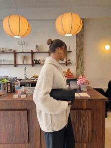 Senya 女款寬鬆針織拉鍊開襟衫，優雅翻領純色長袖毛衣外套，極簡休閒秋冬穿搭 - 杏色 - 查看 6