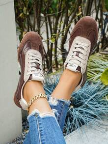 Women's Casual Sports Shoes, Retro Versatile Soft Sole Lace-Up Sneakers - Brown - View 2