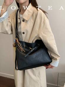 low tea 1pc Minimalist Fashion PU Leather Shoulder Bag, Suitable For Commuting, Shopping, Etc. (With Pendant) - Black - View 11