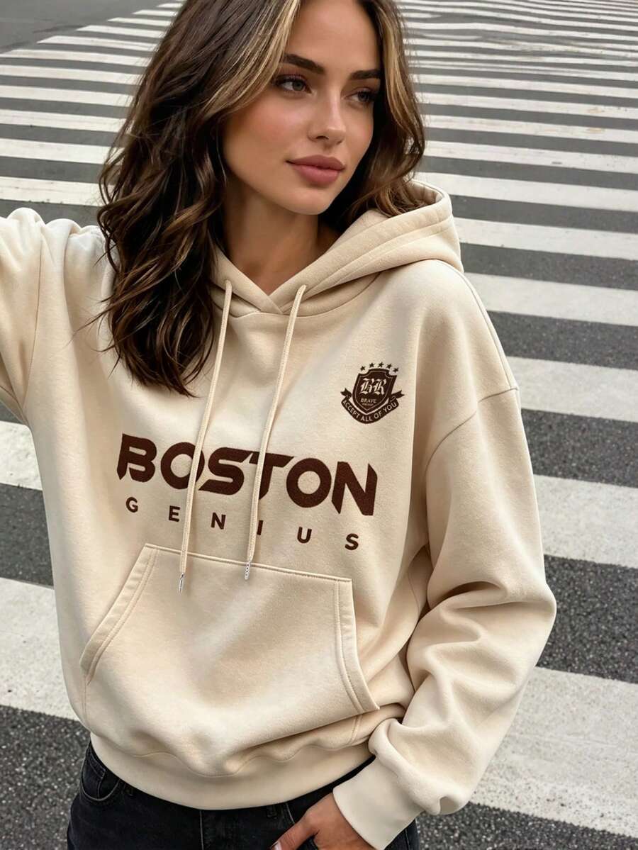 冬季美式學院風米杏色連帽衛衣,BOSTON字母與馬術徽章印花,寬鬆版型,落肩設計,附口袋 - 杏色 - 查看 1