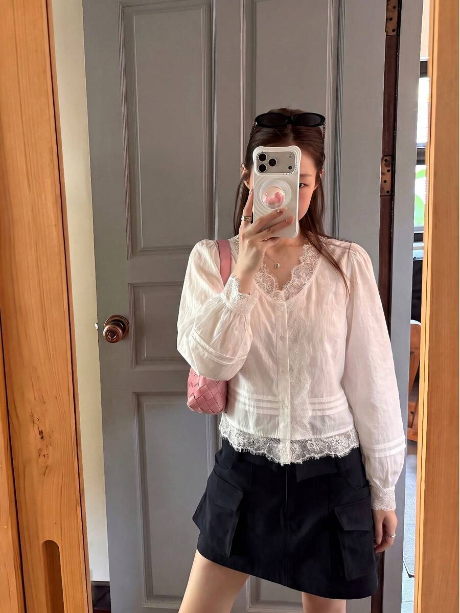 甜美蕾絲飾邊V領泡泡長袖襯衫,鈕扣開襟短版上衣,女款秋季外出上衣 - 白色 - 查看 1