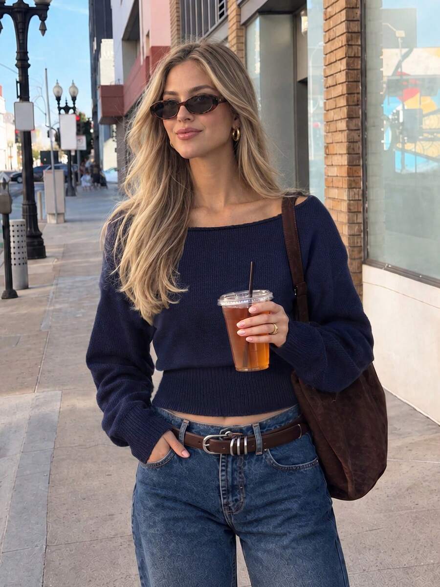 minisummer Atasan Rajut Lengan Panjang Off-Shoulder Elegan untuk Wanita di Musim Gugur, Sweater Pendek Bahu Longgar Warna Biru Tua dengan Pinggang Bergaris - Navy Blue - View 1
