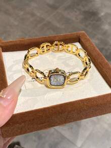 1pc Women's Gold Quartz Watch, Casual Fashion Vintage Glamorous Style, Small & Elegant, Suitable For Daily Wear, Best Gift Choice - Gold - View 3