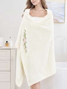 1pc-Rose Embroidered Large Bath Towel, Size 90*170 Cm, Soft And Thick, Quick-Drying, Dedicated For Home Bathing. Exquisite Rose Embroidery Adds A Gentle Atmosphere, Fluffy And Comfortable Touch, No Shedding, Available In Beige And Pink, Combining Practicality And Sweet Appearance. - Multicolor - View 3