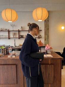 Senya 女款寬鬆針織拉鍊開襟衫，優雅翻領純色長袖毛衣外套，極簡休閒秋冬穿搭 - 寶藍色 - 查看 6