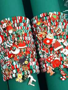 6pcs Christmas Red & Green Striped Soft Clay Elastic Bracelets With Random Christmas Metal Charms, Santa Claus, Christmas Tree, Holiday Accessories - Multicolor - View 3