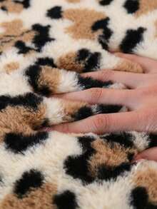 1pc Brown & White Leopard Print Bedroom Plush Rug, Faux Rabbit Fur Indoor Decor Carpet, Cloud Shape, 1-5cm Cutting Error, Bedroom Decoration, Small Rug, Carpet, Home Decor, Living Room Rug, Living Room Small Rug, Bedroom Carpet, Living Room Home Decor, Outdoor Rug, Washable Carpet, Plush Rug, Furry Carpet, Autumn/Winter Carpet, Thick/Plush - Multicolor - View 5