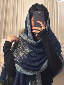 1件女款時尚保暖印花圍巾，經典佩斯利花紋希賈布披肩，適用於長袍 - 深丹寧藍 - 查看 4