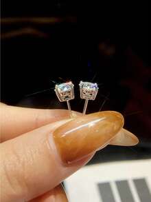 1 buah Anting Moissanite Klasik 1CT Anting Tusuk 4 Cakar Cocok untuk Pertunangan dan Pemakaian Sehari-hari Wanita - Anting moissanite empat cakar - View 5